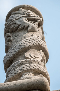 在青岛附近的罗山龙古老雕像图片