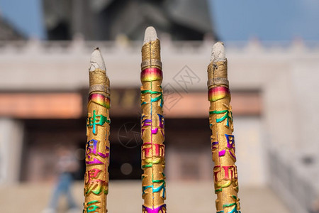 在青岛附近的罗山寺烧香图片