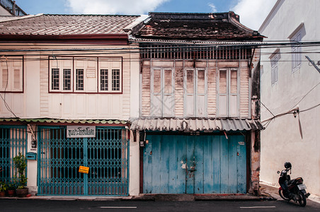 2013年8月日的songkhlatind古老的木制土风格建筑图片