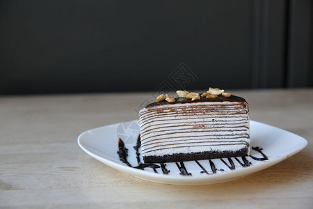 木本底巧克力蛋糕高清图片