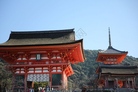 12月3日游客于2月3日访问本京都的kiyomzu寺庙图片