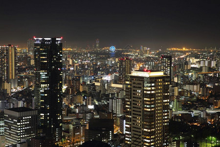 夜景中日本城市的osak图片