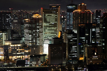 夜景中日本城市的osak图片