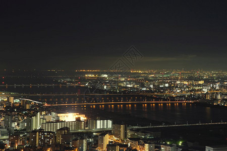 夜景中日本城市的osak图片