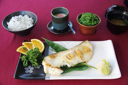 日本风格烧烤黑鳕鱼图片