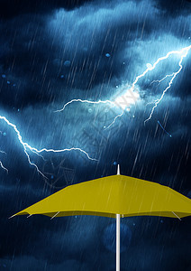 抽象的暴风雨背景和闪电下的伞图片