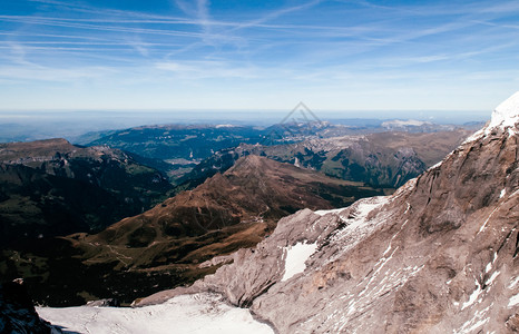 Swisalp山丘的景象从欧洲北弗劳霍赫山顶向深谷的景象狂轰滥炸瑞士图片