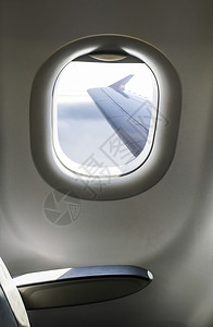 飞机机翼从窗户看到空中运输图片