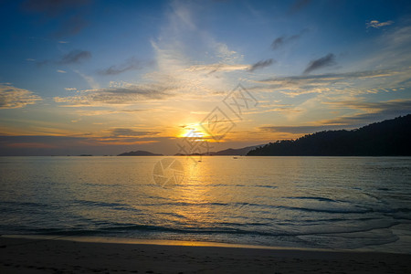 珠海长隆海洋王国塔伊兰州科克嘴唇日落时热带海滩背景