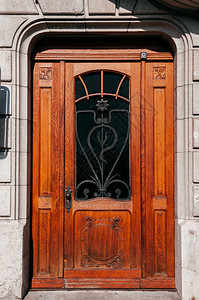 2013年9月6日苏黎世维采兰经典古老的旧木门建筑的古老木门在LaChuxdefons图片