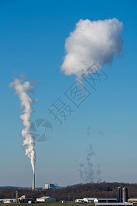 从西弗吉尼亚州摩根镇附近的燃煤发电站射的烟雾和图片