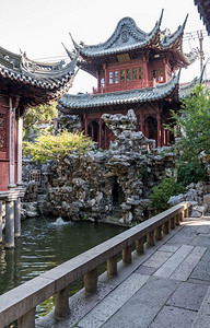 在旧城上海Yuyan或an花园的池塘或上海Yuyan花园的池塘或上海Yuyan花园图片