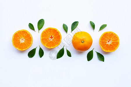 新鲜橙色柑橘水果白底绿色叶子图片