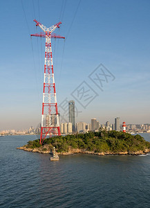 在的Xiamen港的小岛屿高电塔图片