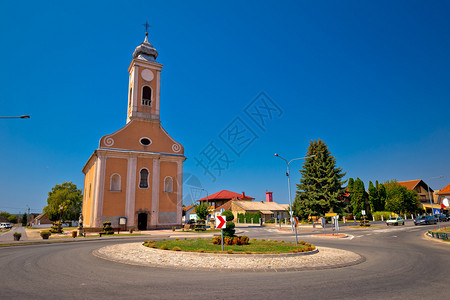 osijek广场附近的Bilje村和Croati的Brnj区教堂风景图片