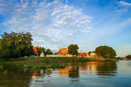 日落时分在泰河的AyuthaCopry河uth泰河的Autha河图片