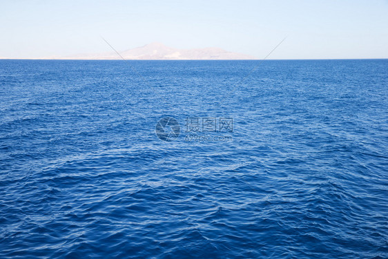 清蓝海水平静的色海水图片