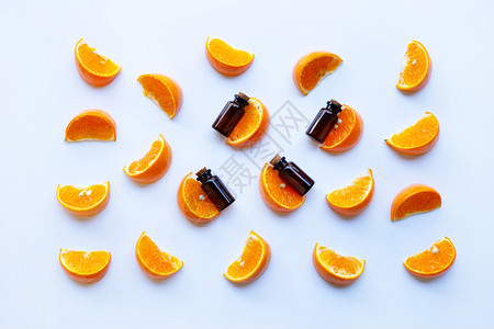 白底含柑橘水果的基本油类图片