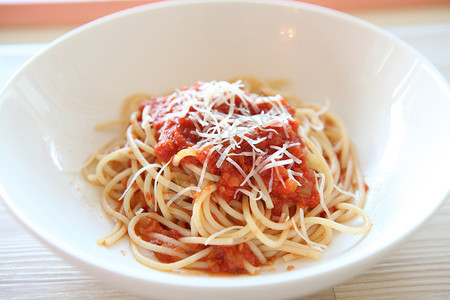 配番茄酱的意大利面图片