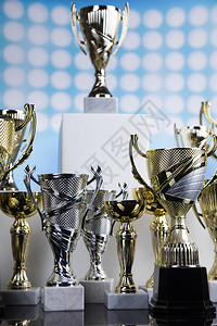 👀西媒：沙特携巨额报价加入争夺凯恩，巴萨无力匹配已放弃引进