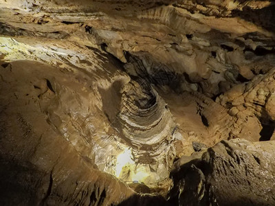 地下洞穴禁靠近塞维尔特尼斯西图片