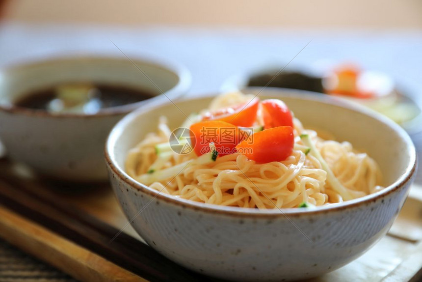 冷面日本食菜风格图片