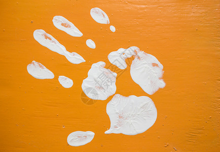橙色背景的多指纹儿童图片