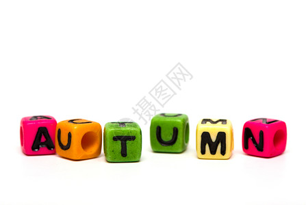 秋季字词由带母的多色子玩具立方体生成图片