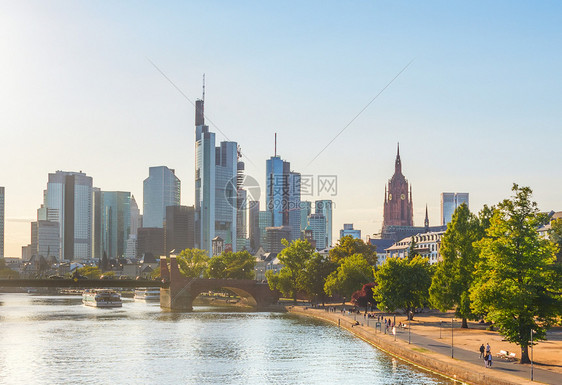 德国法兰克福现代城市天际线图片
