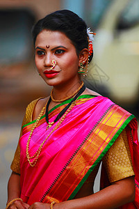 传统的印度女孩图片