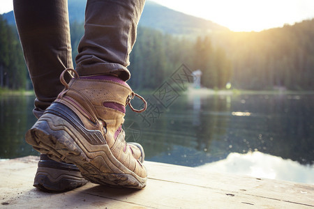 远足靴近距离靠山湖与喀尔巴阡病乌拉茵的喀尔巴阡病图片