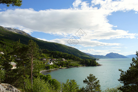 大山湖峰在背景诺威图片