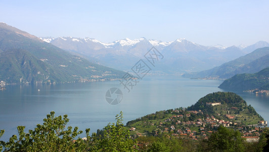 高处的贝拉吉奥全景湖谷意大利图片