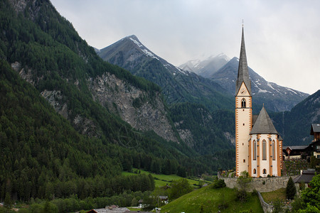 山村和丘的教堂文化高清图片素材