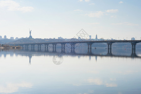 以帕顿桥和库伊夫市天际乌克兰图片