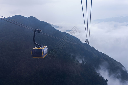 电线车开往felipan山峰是印度支那最高山峰位于维特南萨帕314米图片