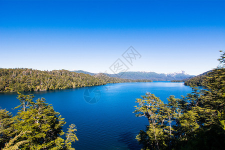 山和湖夏季风景在圣马丁德洛斯和阿根廷图片