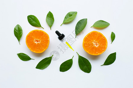 落水机中的橙色油白底鲜柑橘水果图片
