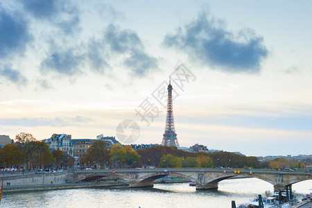 西耶那河巴黎星际天线底有埃菲尔塔弗朗西图片