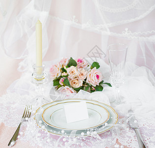 节庆婚礼生日餐桌具彩色盘金边空白卡模型餐厅菜单概念图片