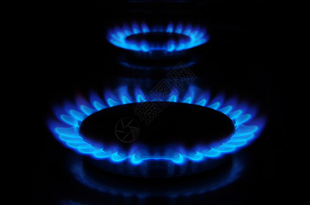 厨房烤炉中的煤气燃烧器图片