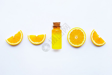 含有柑橘油的橙子水果白色背景的天然维生素c图片