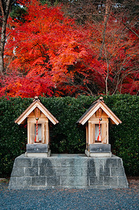 圣迹小神殿红色秋天的树木背景iwatejpnTohku地区美丽的历史里程碑图片