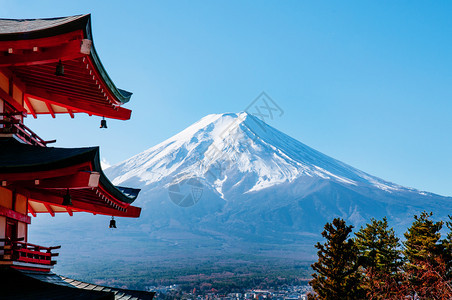 秋天在河口附近的fujiyoshda村图片