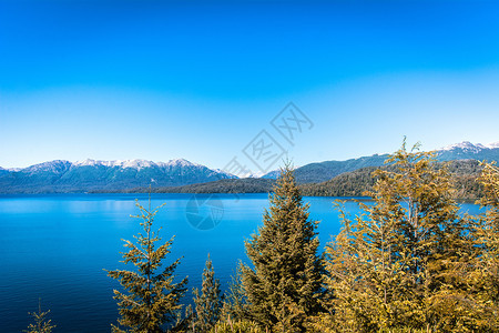山和湖夏季风景在圣马丁德洛斯和阿根廷图片