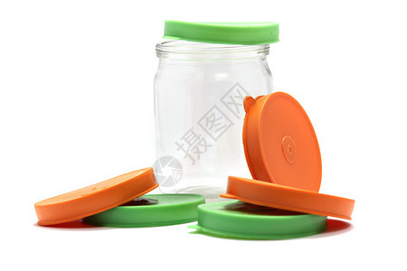 一杯子有封面橙色绿空玻璃罐子用白色和剪片路隔开用白色图片