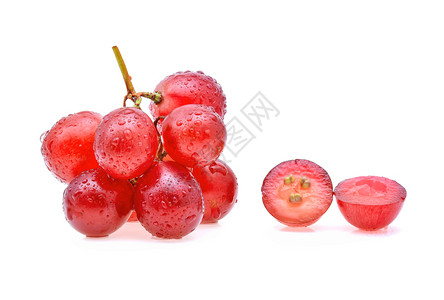 白底隔离的红葡萄和水滴图片