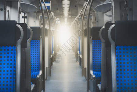 德国列车内使用蓝色椅子图片