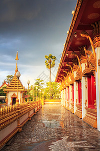 佛教寺庙的窗户在泰国khonae省wtegwa图片