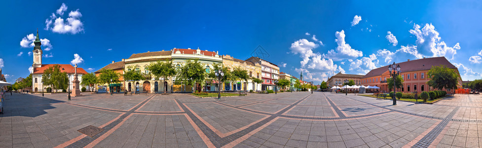 Sombr广场镇和建筑全景观Serbiavojdina地区图片